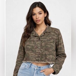 Sanctuary Cropped Green Camouflage Jacket Fringe Hemline Women’s Size M